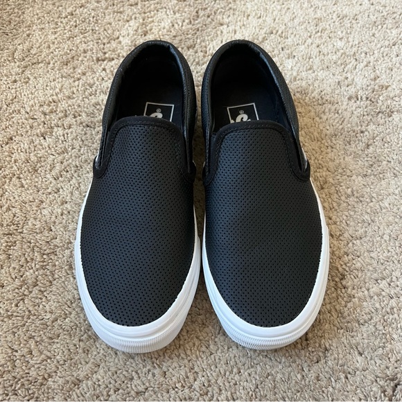 Vans Classic Slip-On Perf Leather Shoe in Black Size 6.0 - Picture 4 of 11